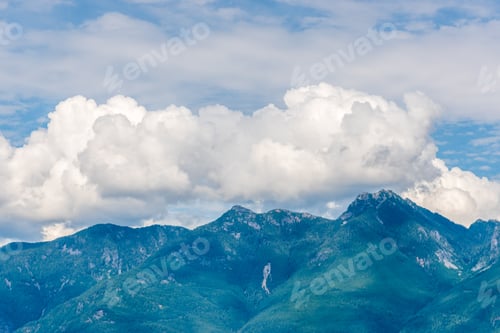 Vorschau: Blick auf die Berge in British Columbia, Kanada.