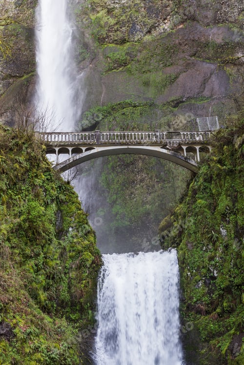 Preview: Beautiful Multnomah Falls In The Columbia Gorge In Oregon After A Rock Damage The Bridge In January