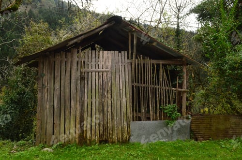 Preview: Small Shack Falling Apart In Northern Italy