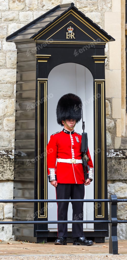 Preview: London - September 05 2019: Queen'S Guard Inside Of The Tower Of London, London September 05, 2019