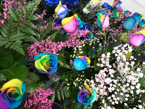 Preview: A Floral Bouquet Of Multicolor Roses With Pink Ginestra And Snowy Babys Breath 1414