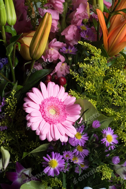 Preview: Closeup Of Mixed Flower Bouquet With Liliac Asters