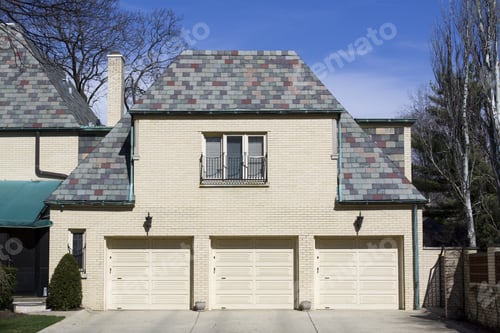 Aperçu: American Modern Garage With Blue Sky