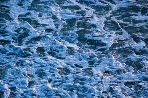 Vista previa: Ocean Waves With White Foam