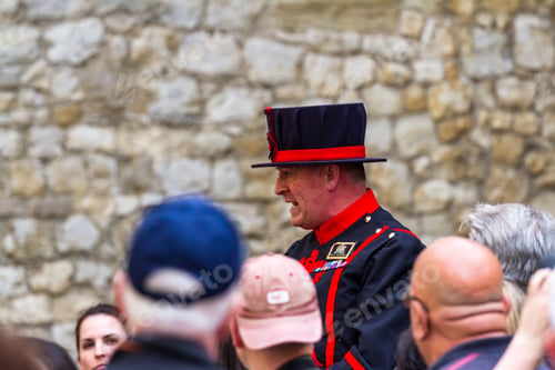 Preview: London - September 05 2019: Yeoman Warder Talking To The Crowd Inside The Tower Of London, London