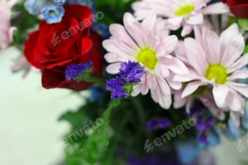 Preview: A Floral Bouquet Arrangement Of Classic Red Roses And Soft Pink Daisies And Blue Statice 8004