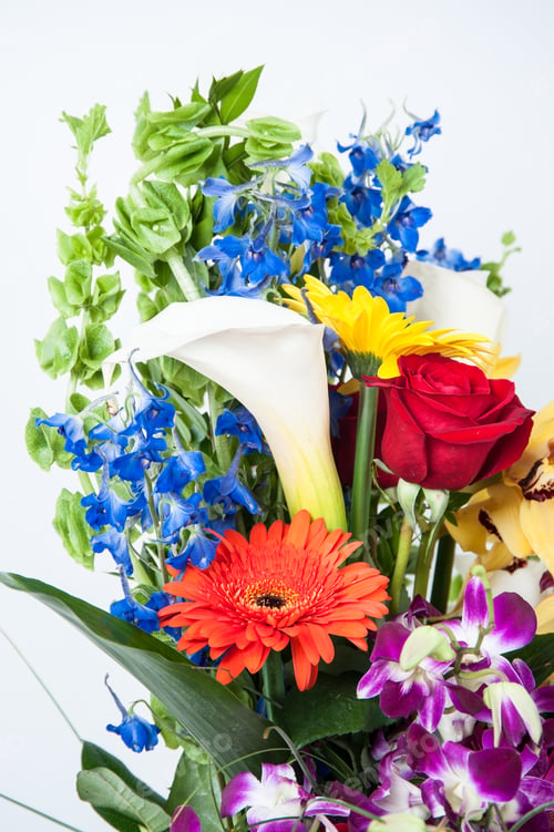 Preview: Lush Holiday Bouquet Full Of Orchids, Roses And Lillies In Silver Vase