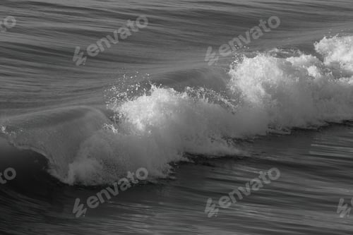 Preview: Ocean Waves In The Morning Light In Black And White