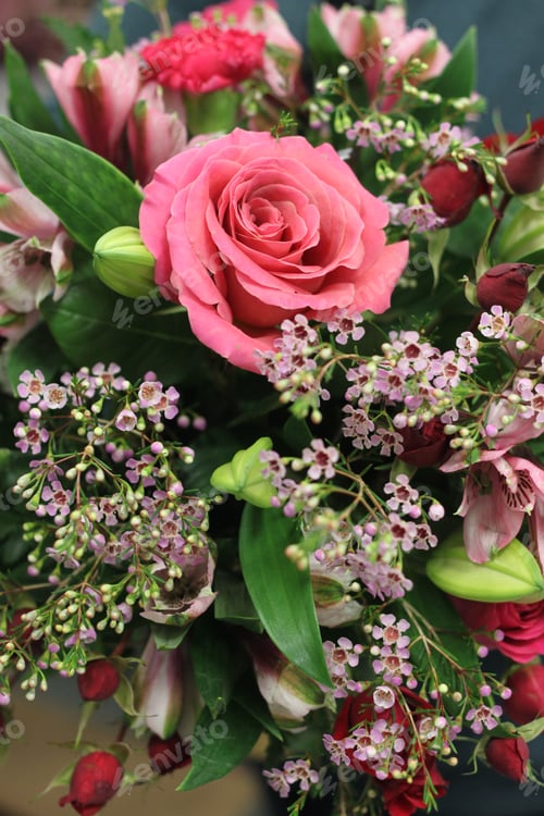 Preview: A Bouquet Arrangement Of Red Roses With Astroemerias And Wax Flowers 8091