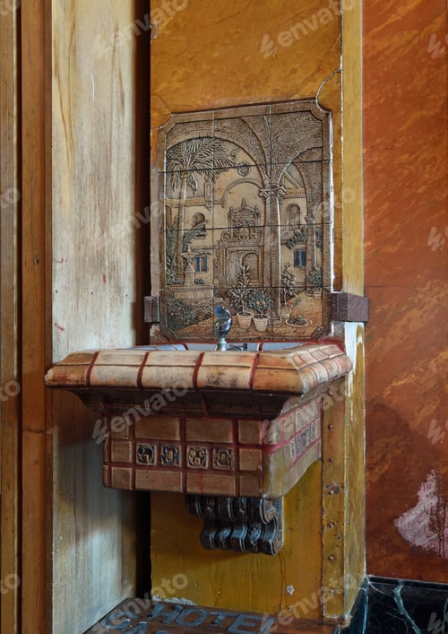 Preview: Historic Ornate Water Fountain In A Hotel