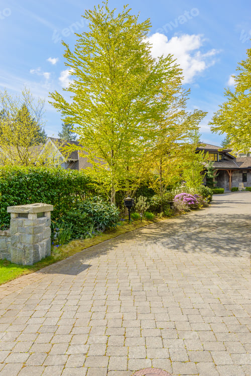 Preview: A Nice Entrance Of A Luxury House Over Outdoor Landscape
