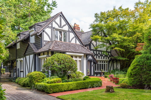 Preview: Houses In Suburb At Summer In The North America. Luxury Houses With Nice Landscape.