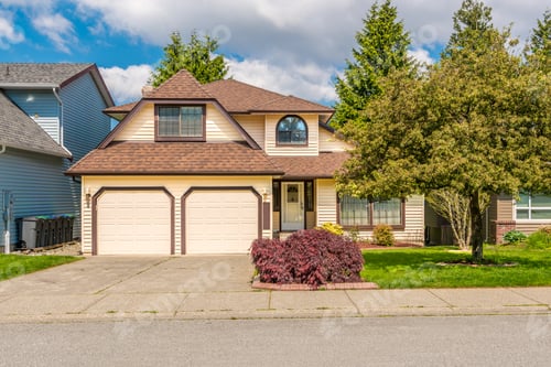 Aperçu: Luxury House At Sunny Day In Vancouver, Canada.