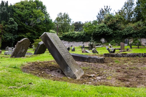 Preview: Culross, Scotland - September 16 2019: Headstones In The Culross Abbey Cemetery In Dunfermline