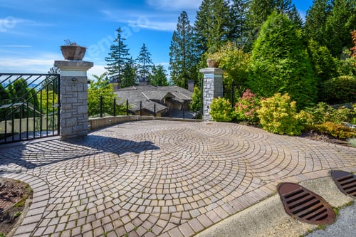 Preview: Luxury House With Gates In Vancouver, Canada
