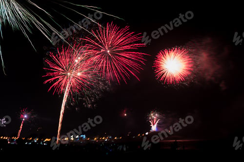 Preview: View Of Some Beautiful Fireworks During Celebration Of New Year'S Eve - Saquarema, Rio De Janeiro