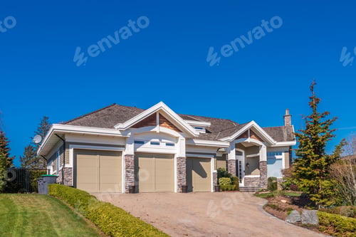 Aperçu: Houses In Suburb At Summer In The North America. Luxury Houses With Nice Landscape.