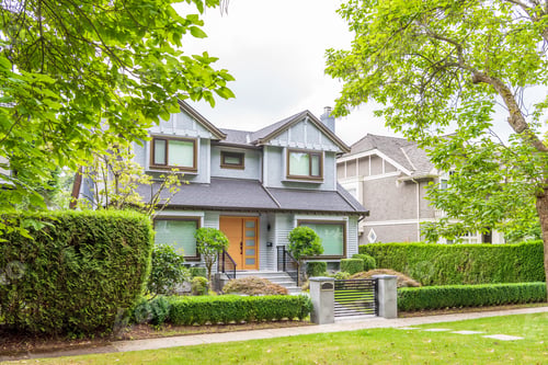 Preview: Houses In Suburb At Summer In The North America. Luxury Houses With Nice Landscape.