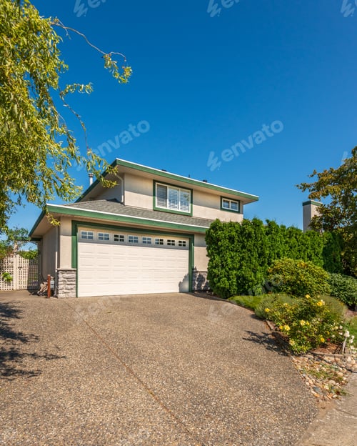 Preview: A Perfect Neighbourhood. Houses In Suburb At Summer In The North America. Luxury Houses With Nice