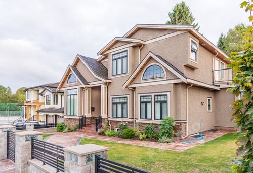 Aperçu: Houses In Suburb At Summer In The North America. Luxury Houses With Nice Landscape.