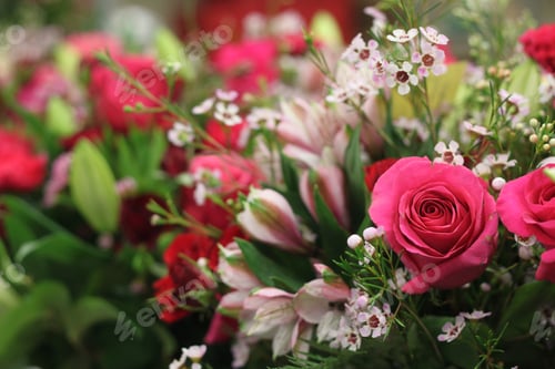 Preview: A Bouquet Arrangement Of Red Roses With Astroemerias And Wax Flowers 8041
