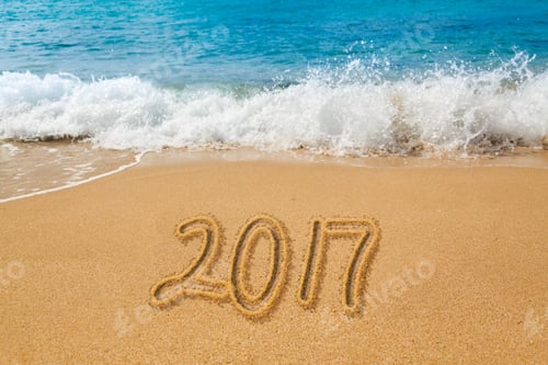 Visualização: Desenho de areia em uma praia quente por Ocean Surf In Caribbean Spelling 2017 como ilustração de Happy New