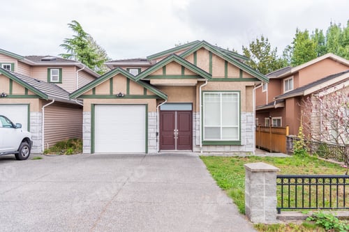 Aperçu: Houses In Suburb At Summer In The North America. Luxury Houses With Nice Landscape.