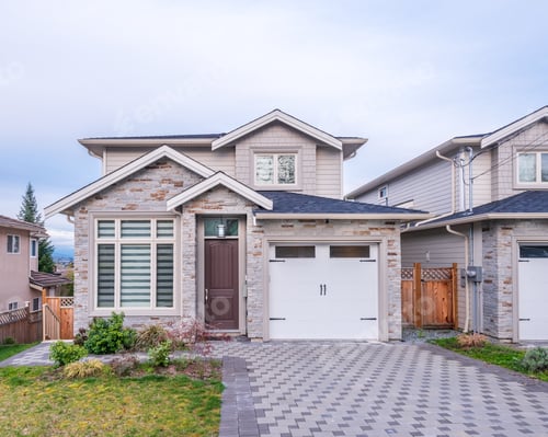 Aperçu: Houses In Suburb At Summer In The North America. Luxury Houses With Nice Landscape.
