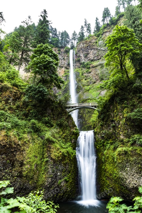 Preview: Beautiful Cascading Multnomah Falls In The Columbia River Gorge Near Portland Oregon.