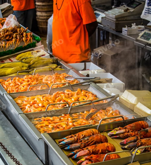 Vista previa: An Offering Of Steaming Seafood In An Outdoor Fish Market