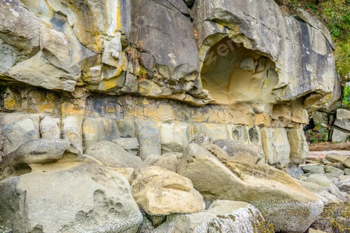 Preview: Rocky Beach And Ocean Scenic For Vacations And Summer Getaways. Sandwell Park Trail At Gabriola