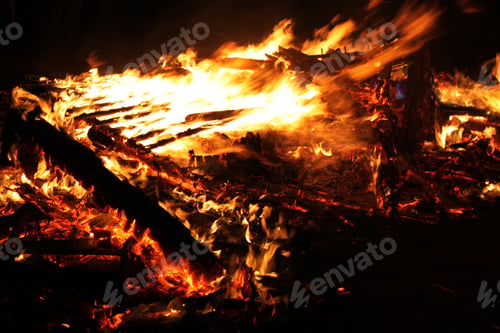 Preview: A Bonfire Of Old Pianos 6521