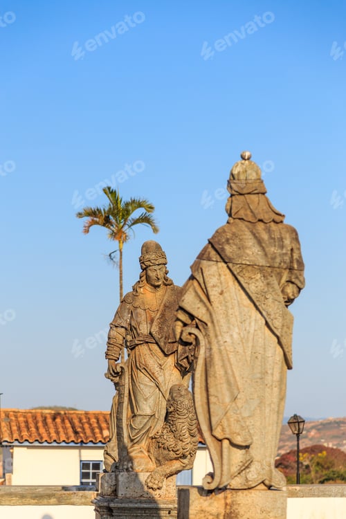 Vista previa: Statue Of The Prophet Sculpted By Aleijadinho In Front Of The Church Of The Sanctuary Of Bom Jesus