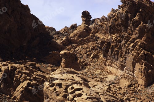 Vista previa: Landscape With Weathered Mountains From Southern Utah
