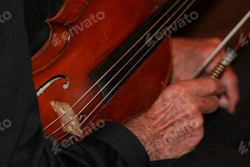 Preview: Masters Hands With A Violin