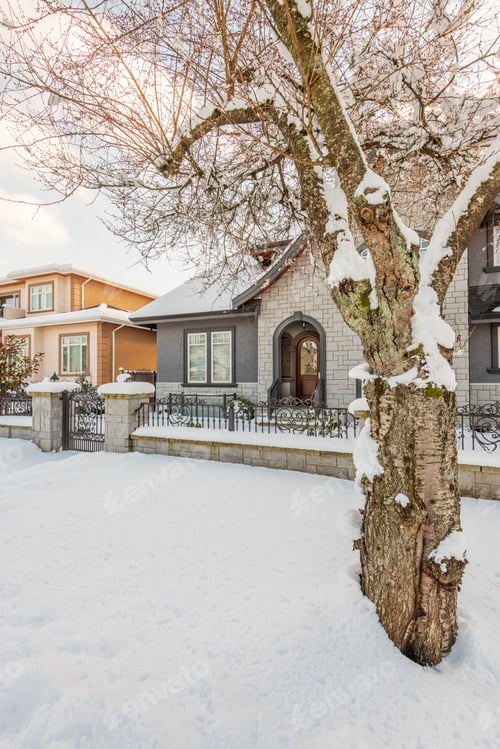 Preview: A Typical American House In Winter. Snow Covered.