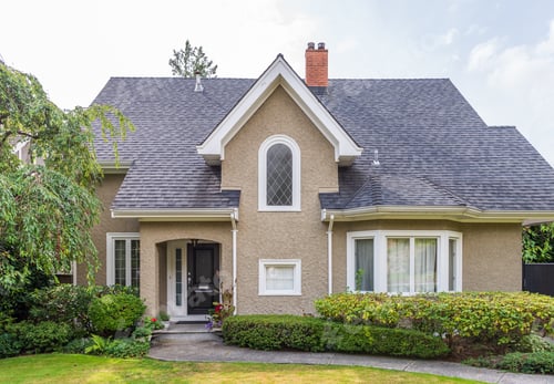 Preview: Houses In Suburb At Summer In The North America. Luxury Houses With Nice Landscape.