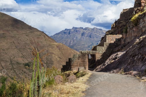 Vista previa: Increíble trabajo en piedra inca con precisión y perfección como se ve aquí en una puerta