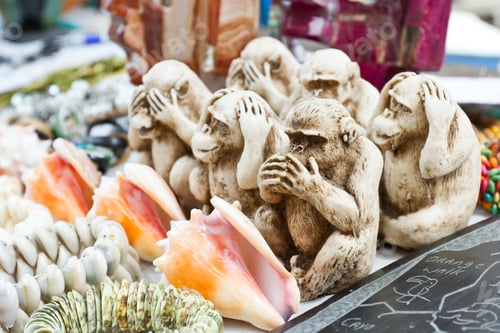 Preview: Hand Made Souvenirs On A Table Top Made With Local Stones And Shells