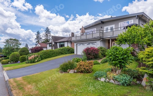 Preview: A Perfect Neighborhood. Houses In Suburb At Summer In The North America. Fragment Of A Luxury House