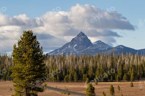 Preview: Mt Thielsen In Oregon From A Viewpoint In Crater Lake National Park