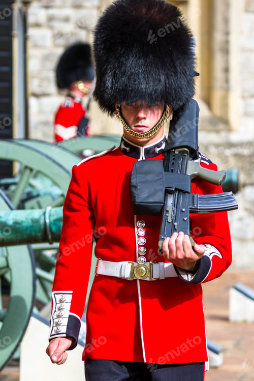 Preview: London - September 05 2019: Queen'S Guard Inside Of The Tower Of London, London September 05, 2019