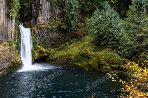 Preview: Toketee Falls, Beautiful Waterfalls In Southern Oreon Seen Here In October With A Golden Color In