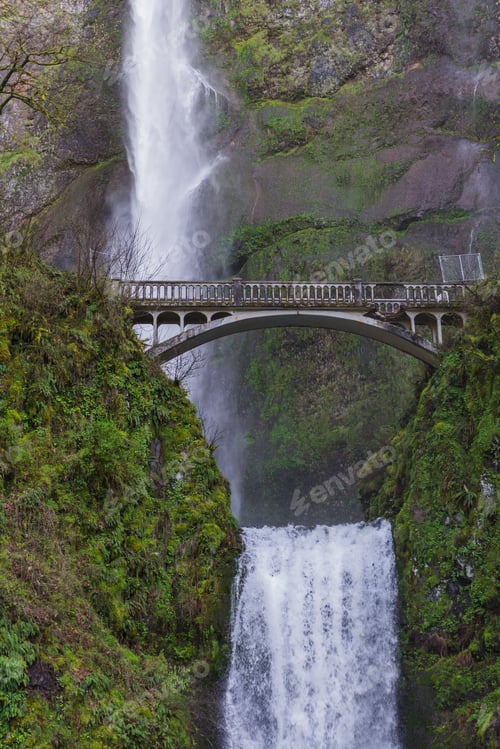 Preview: Beautiful Multnomah Falls In The Columbia Gorge In Oregon After A Rock Damage The Bridge In January