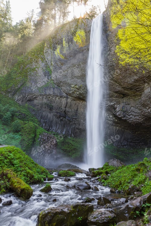 Preview: Beautiful Spring Time Waterfalls In The Columbia Gorge, Oregon