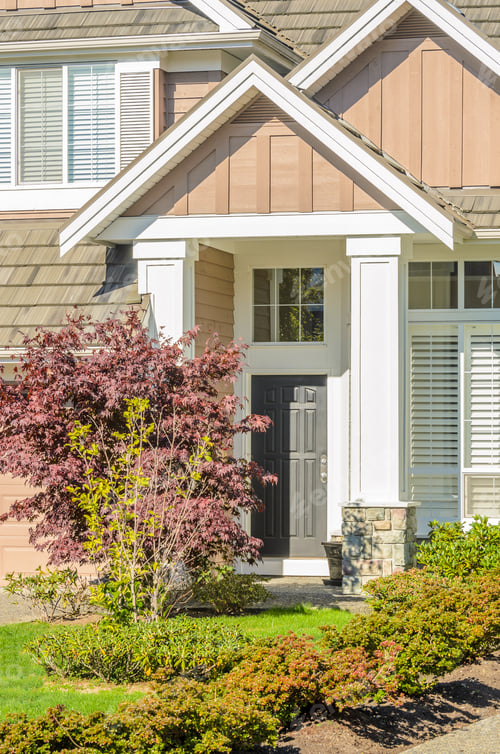 Preview: A Nice Entrance Of A Luxury House Over Outdoor Landscape