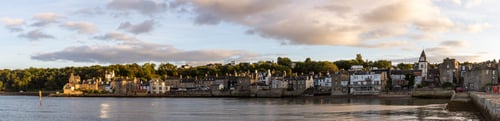 Preview: South Queensferry, Scotland - September 16 2019: Afternoon View Of The Beautiful Homes In The