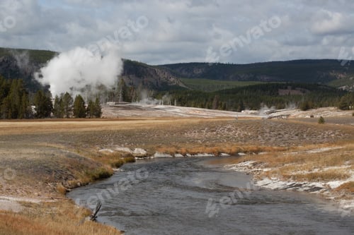 Vorschau: Heißer Bach im Freien im Yellowstone Park
