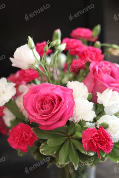 Preview: A Bouquet Of Red White And Pink Roses 1624