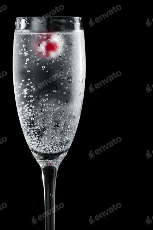 Preview: Clear Sparkling Wine In A Champagne Flute With A Red Raspberry Floating In It